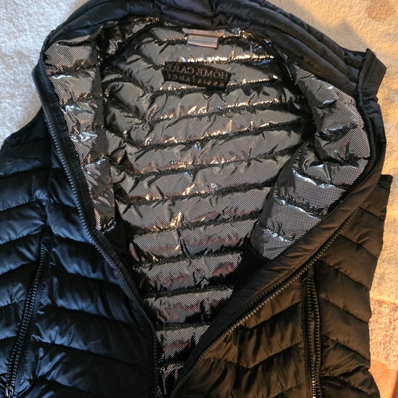 Columbia Women's Black Puffer Vest - Picture 9 of 12